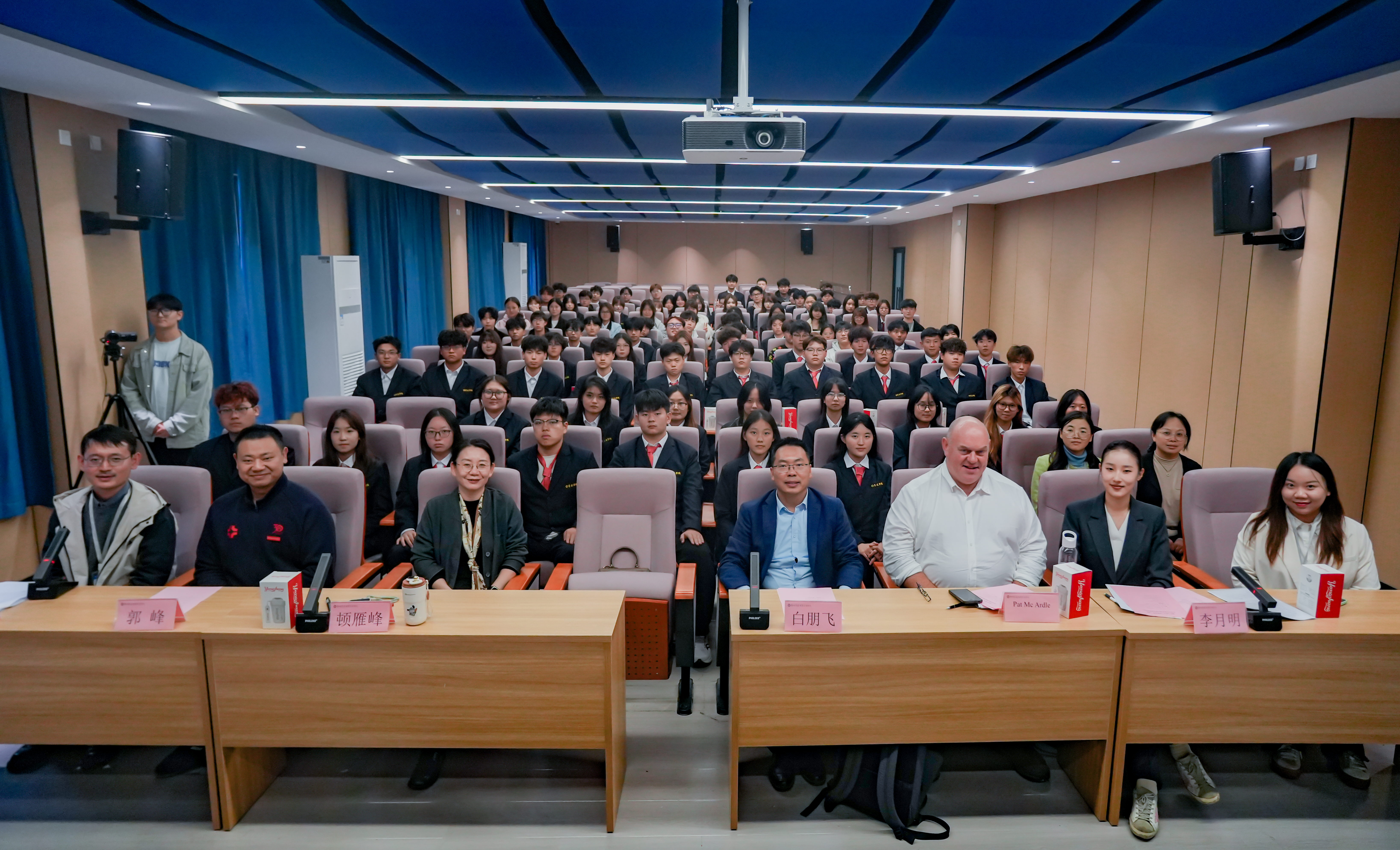 我校中外合作办学项目新生见面会顺利举行